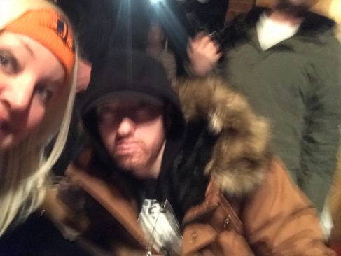 Eminem устроил автограф-сессию на открытии магазина «Mom’s Spaghetti» в Детройте 15 декабря 2017