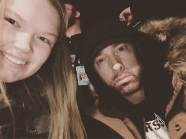 Eminem устроил автограф-сессию на открытии магазина «Mom’s Spaghetti» в Детройте 15 декабря 2017