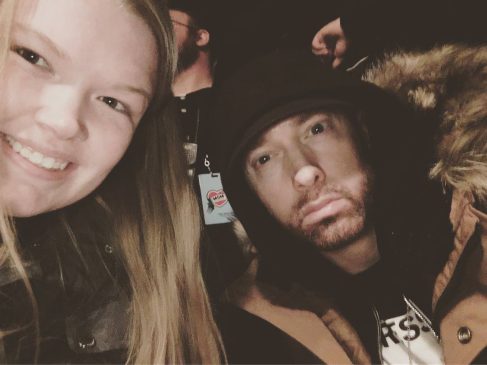 Eminem устроил автограф-сессию на открытии магазина «Mom’s Spaghetti» в Детройте 15 декабря 2017