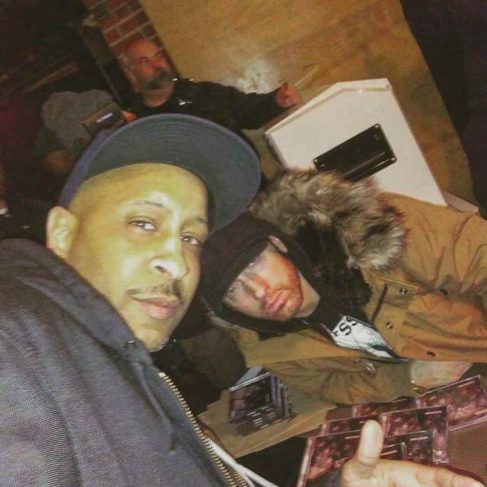 Eminem устроил автограф-сессию на открытии магазина «Mom’s Spaghetti» в Детройте 15 декабря 2017