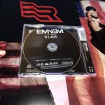 В феврале самый успешный сингл нового альбома Эминема вышел на CD. В редакцию «Eminem.Pro» пришла посылка с парой новеньких дисков «River». Давайте распаковывать.