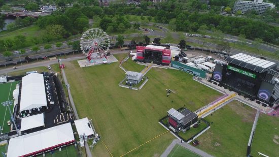 Территория фестиваля Boston Calling относительно не большая. Площадка вмещает до 25,000 гостей.