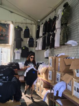 Бутик с мерчандайзом уже работает и Эминему, как хедлайнеру мероприятия, отведён целый стэнд. The Governors Ball 2018