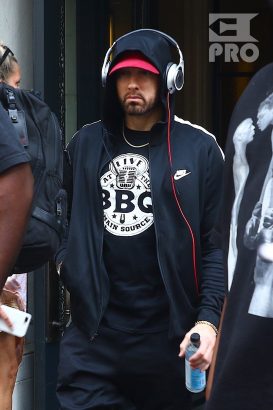 New York, NY - *EXCLUSIVE* - Eminem quickly heads to his car after leaving his hotel. Eminem doesn't have the time to stop and talk to fans as he waves instead and hops into his ride.