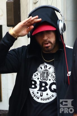 New York, NY - *EXCLUSIVE* - Eminem quickly heads to his car after leaving his hotel. Eminem doesn't have the time to stop and talk to fans as he waves instead and hops into his ride.