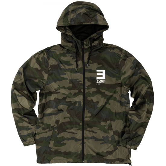 EM-SMMR18.USA-EUR CAMO JACKET Эта ветровка цвета хаки выпускалась для концертов в США и доступна в очень ограниченном количестве. Она украшена логотипом тура и перечнем дат на задней стороне.