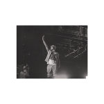 Литография 20×15″ черно-белого фото Эминема с Revival Tour. Фото — JD.