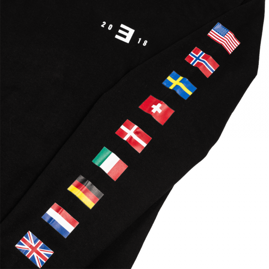EM-SMMR18.USA-EUR FLAGS CREWNECK Толстовка с логотипом тура и цветными флагами всех стран, в которых Эминем побывал в 2018-ом году с концертами