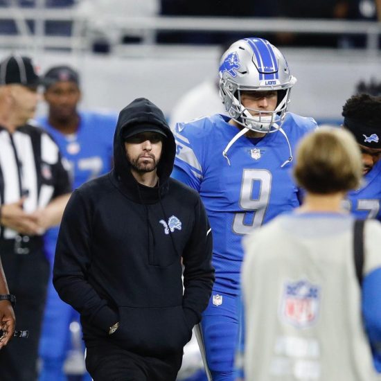 Eminem присоединился к Detroit Lions в качестве почетного капитана