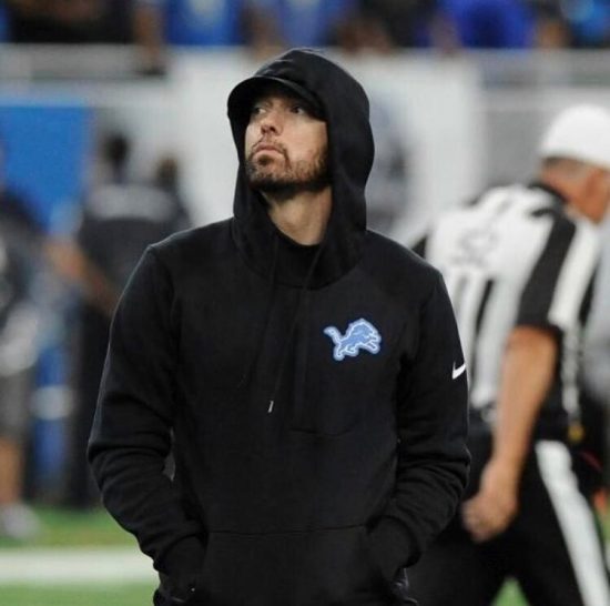 Eminem присоединился к Detroit Lions в качестве почетного капитана