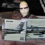 Распаковка: Британская CD-версия альбома «Kamikaze»