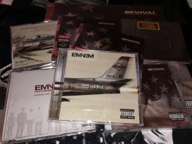 Распаковка: Британская CD-версия альбома «Kamikaze»