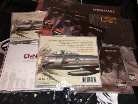 Распаковка: Британская CD-версия альбома «Kamikaze»