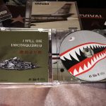 Распаковка: Британская CD-версия альбома «Kamikaze»