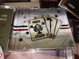 Распаковка: Британская CD-версия альбома «Kamikaze»