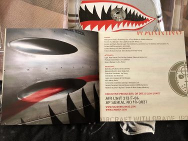 Распаковка: Британская CD-версия альбома «Kamikaze»