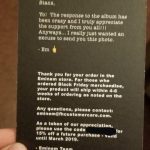 все фанаты, сделавшие заказ мерчендайза с Чёрной Пятницы в официальном магазине Эминема получили от Эма рождественскую открытку с шутливым поздравлением