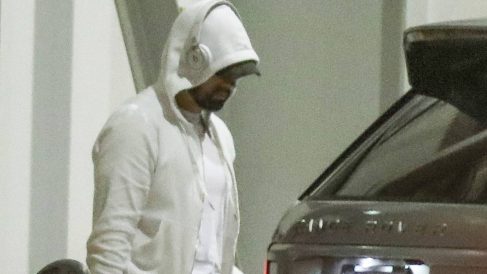 Eminem прилетел в город Веллингтон (Новая Зеландия) поздно вечером в четверг 28 февраля на своём частном самолёте из Перта (Австралия)