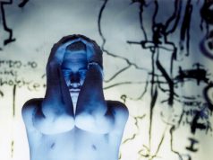 «The Slim Shady LP» возвращается в чарты Великобритании — и обходит «Curtain Call» Eminem. Конец 1998 года. Фотосессия Эминема для обложки и буклета альбома «The Slim Shady LP». ???? Фото by Danny Hastings