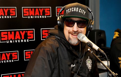 NEW Нью-Йорк, 31 октября 2018: B-Real из Cypress Hill посетил студию SiriusXM. ???? by Dominik Bindl/Getty ImagesYORK, NY - OCTOBER 31: B-Real of Cypress Hill visits SiriusXM Studios on October 31, 2018 in New York City. (Photo by Dominik Bindl/Getty Images)