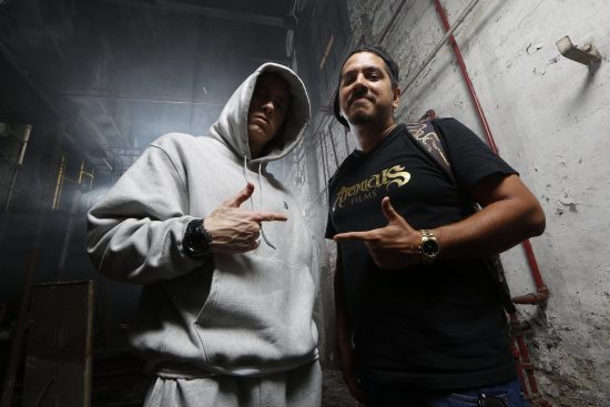 Eminem и Danny Hastings во время фотосессии для кавер-стори журнала Complex, 2013-й год