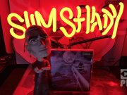 Распаковка неонового светильника «Slim Shady» из капсульной коллекции к 20-летнему юбилею «The Slim Shady LP»