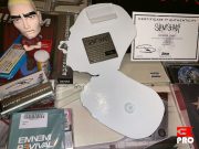 Распаковка акриловой фигурки «SKAM Pill» с автографом Эминема из юбилейной капсулы к 20-летию альбома «The Slim Shady LP»