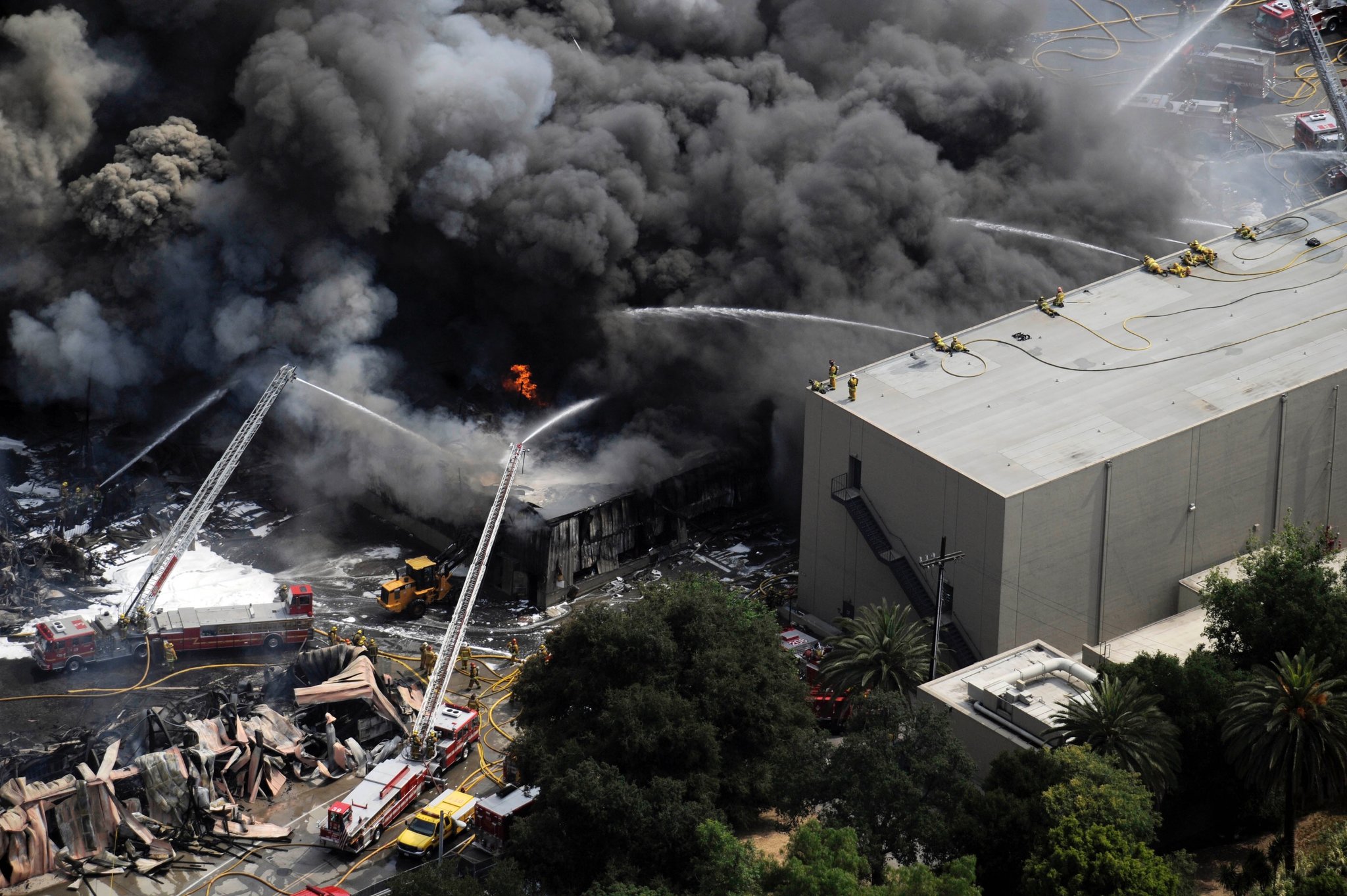 Пожар в Universal Studios Hollywood, который произошёл рано утром 1 июня 2008 года
