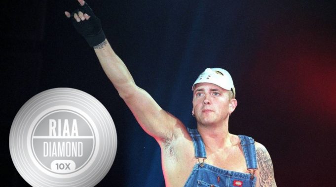 Бриллиантовый сертификат Эминема от RIAA