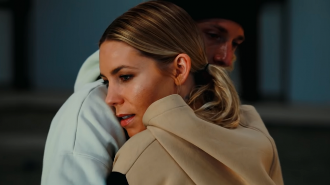 [Видео] Elliott Taylor & Skylar Grey – Claws