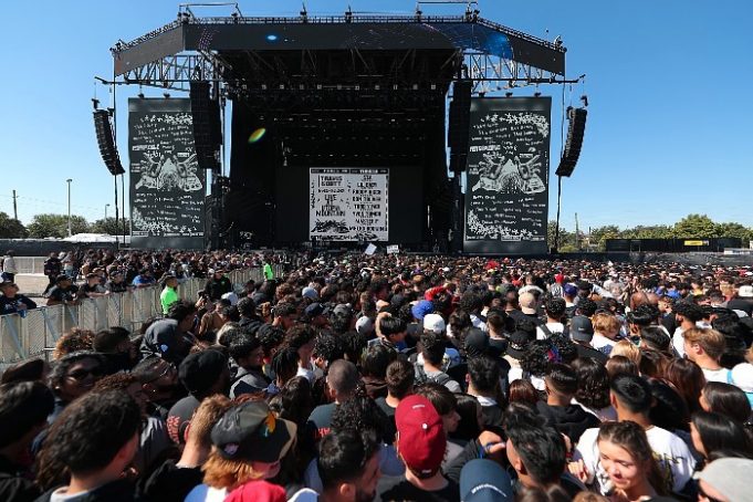 Халатность и некомпетентность организаторов Astroworld Festival закончилась трагедией: есть погибшие, десятки госпитализированы, сотни пострадали