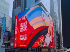 Огромный рекламный щит в честь выхода истории Complex с Эминемом и Слимом Шейди красуется сейчас в Нью-Йорке