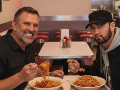 Mojo высмеивает слухи о романе Эминема с его стилисткой — и делает это с помощью ИИ